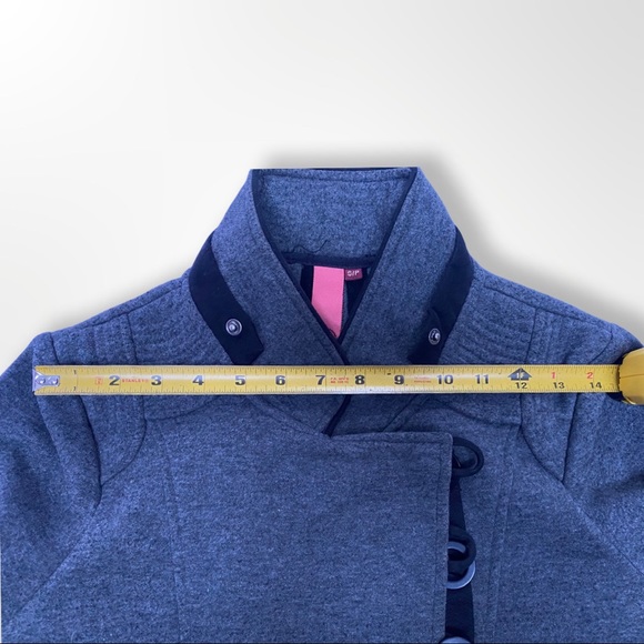 Three Stones Coat: Futuristic Cropped with Mao Collar, Detachable Neck, Buttons - Picture 13 of 16